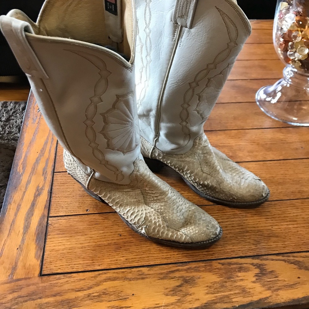 Womans cowboy boots